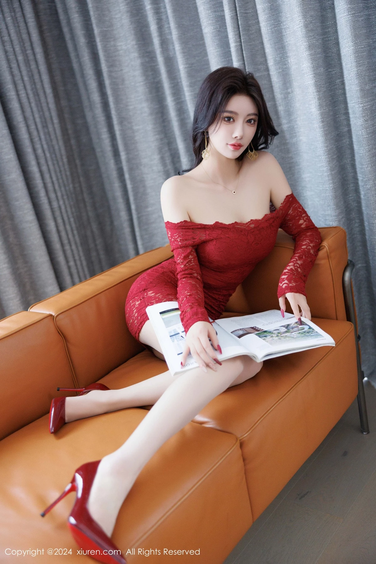 Xgyw.Org_XiuRen第9456期_女神杨晨晨Yome红色连衣短裙+黑色情趣内衣秀丰腴身姿诱惑写真82P