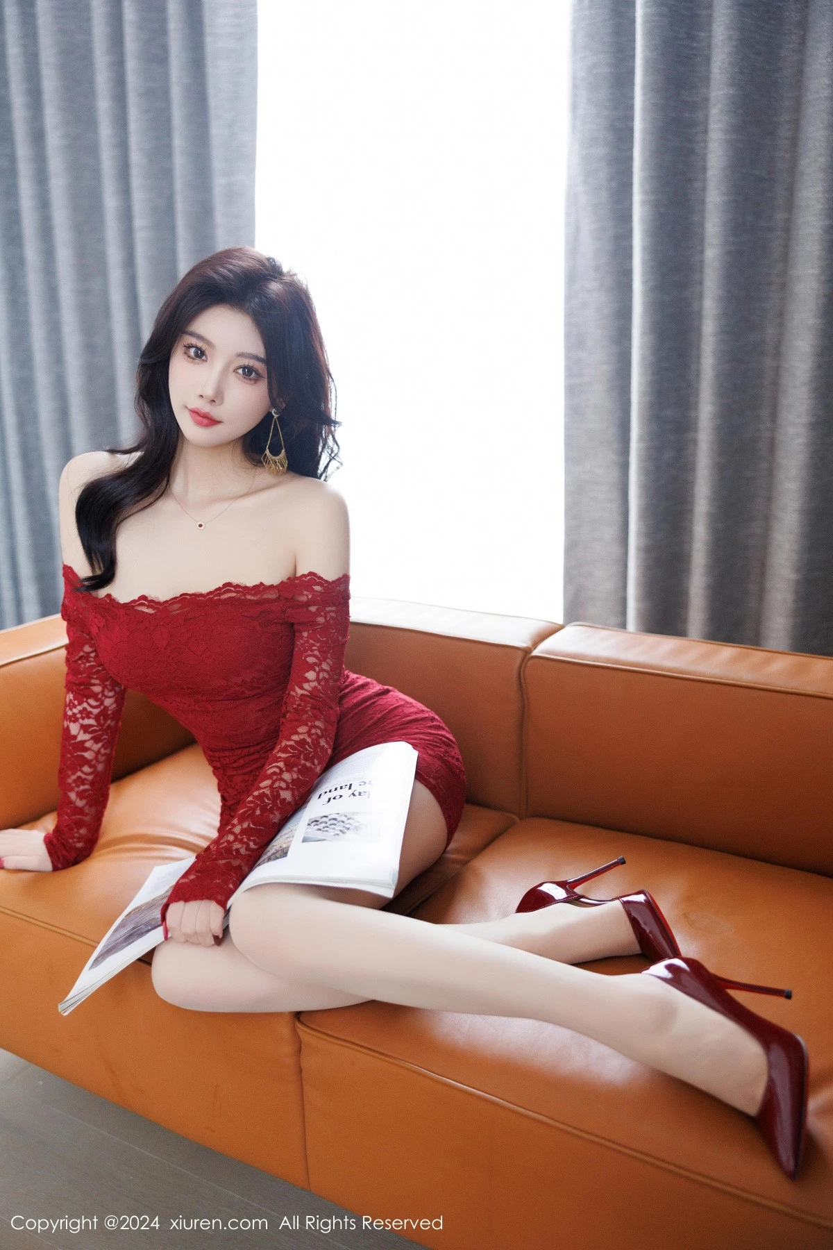 Xgyw.Org_XiuRen第9456期_女神杨晨晨Yome红色连衣短裙+黑色情趣内衣秀丰腴身姿诱惑写真82P