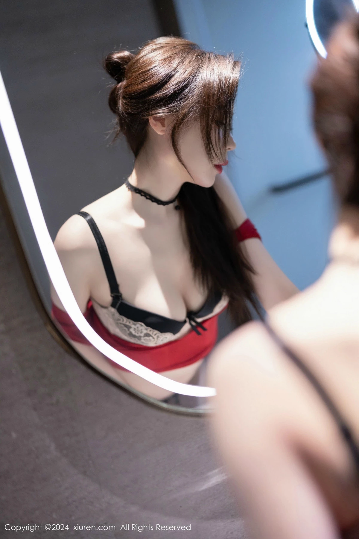 Xgyw.Org_XiuRen第9468期_模特梦心玥性感红T配黑短裙露超薄黑丝秀高挑曼妙身姿诱惑写真92P