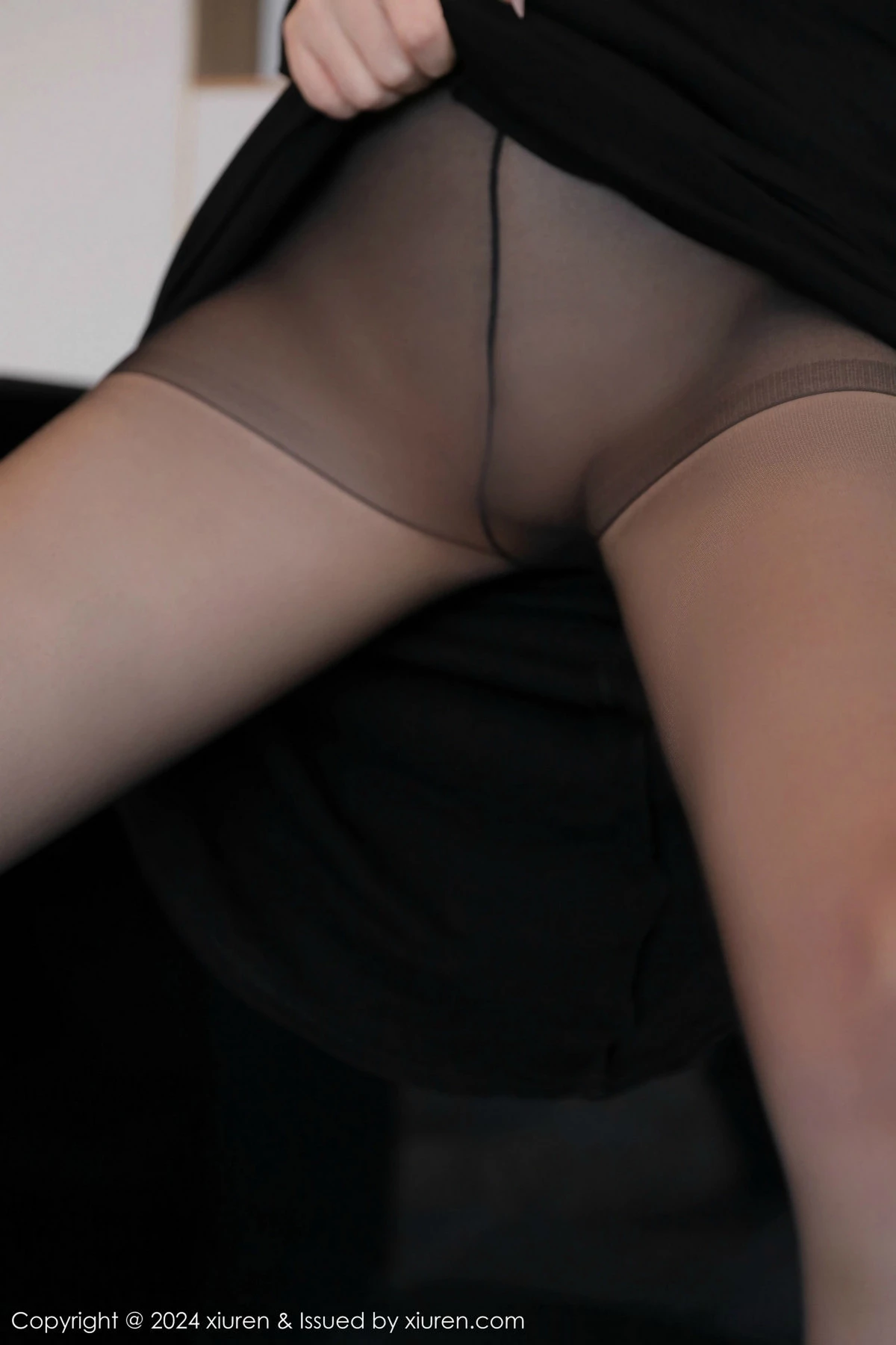 Xgyw.Org_XiuRen第9670期_模特Candy糖糖性感黑色服饰露豹纹内衣配超薄黑丝秀美腿诱惑写真78P