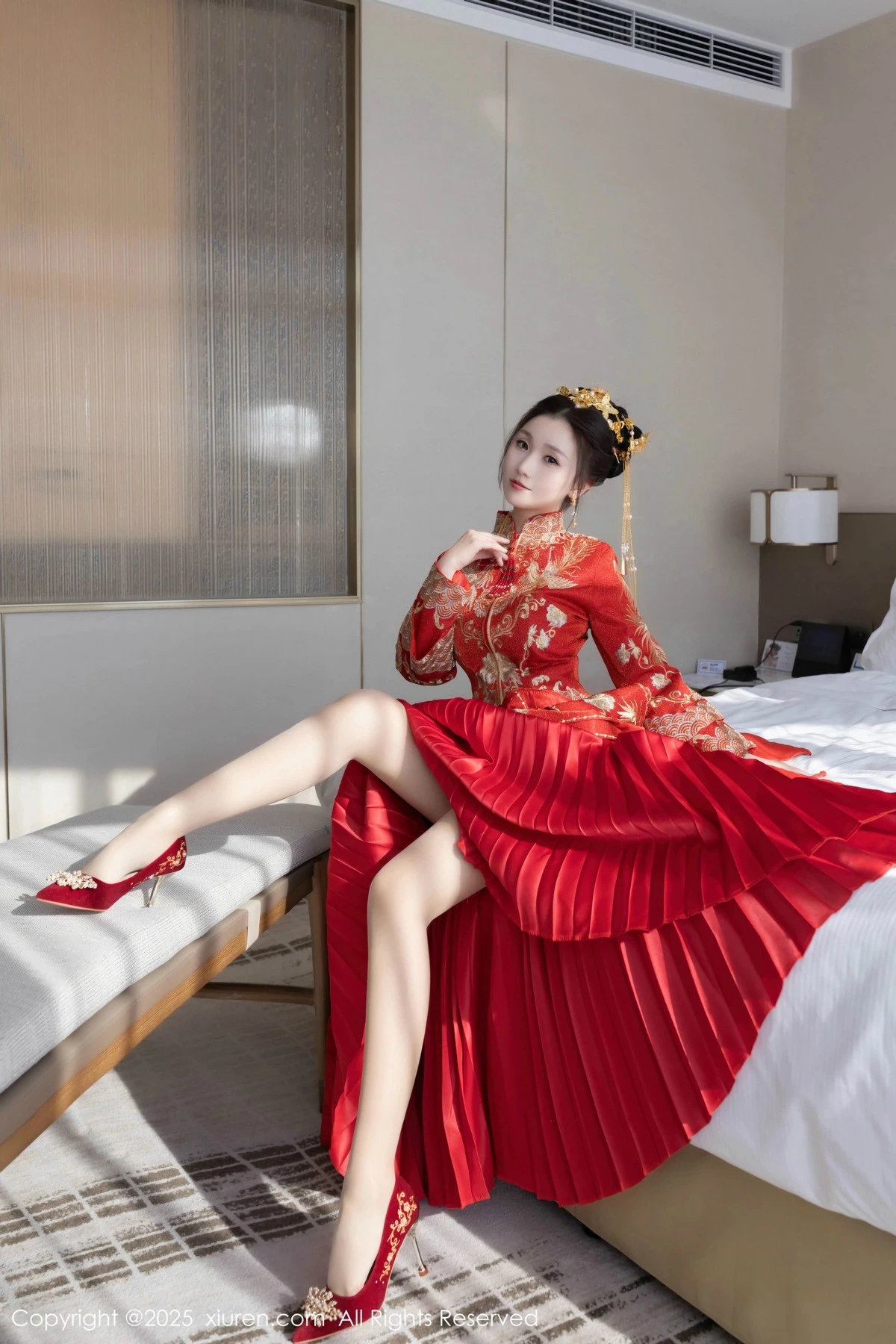 Xgyw.Org_XiuRen第9811期_模特杏子Yada性感新娘装红色情趣内衣配超薄肉丝秀美腿诱惑写真84P