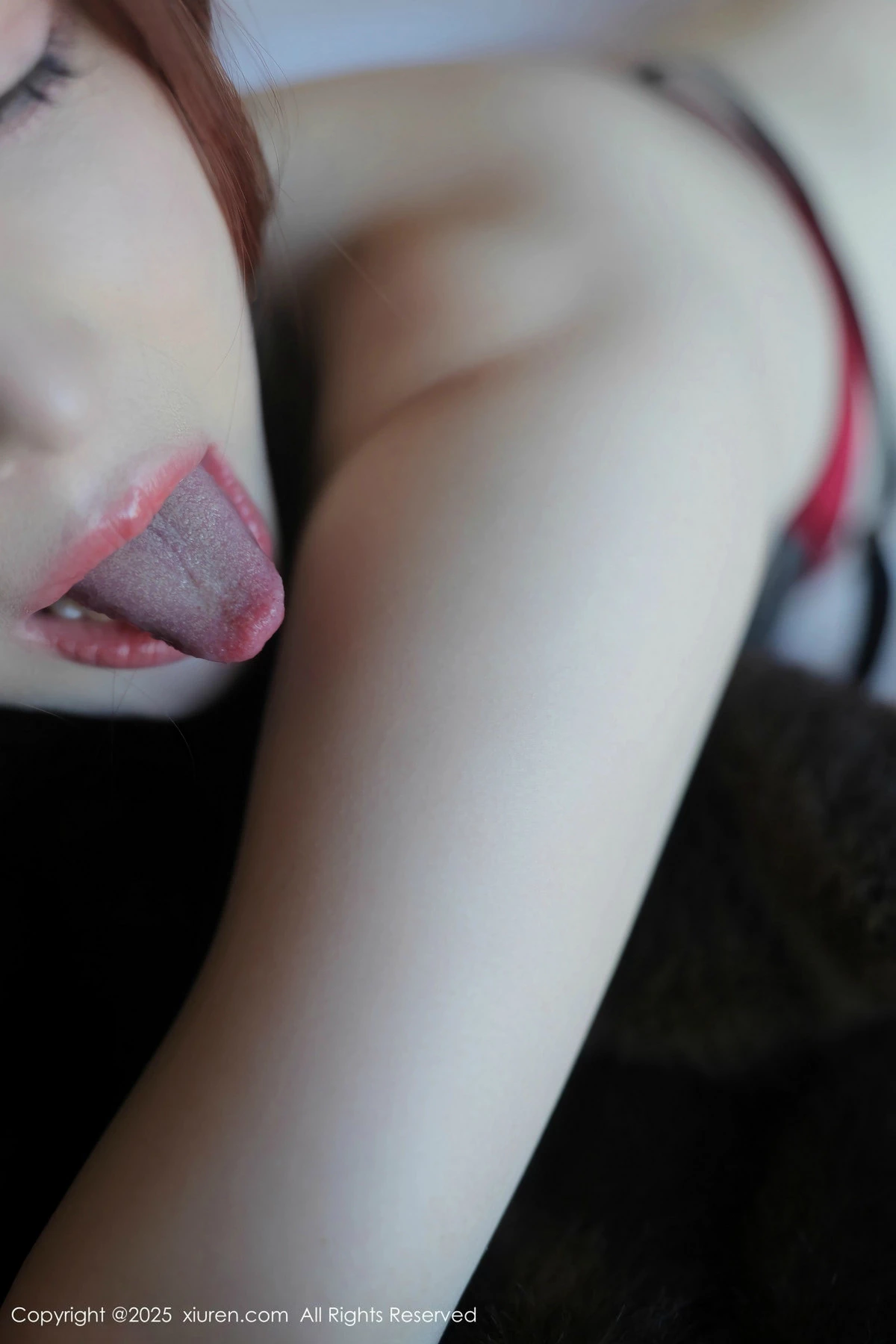 Xgyw.Org_XiuRen第9791期_模特曼柔私房性感黑色蕾丝情趣内衣配黑丝袜秀曼妙身材诱惑写真84P