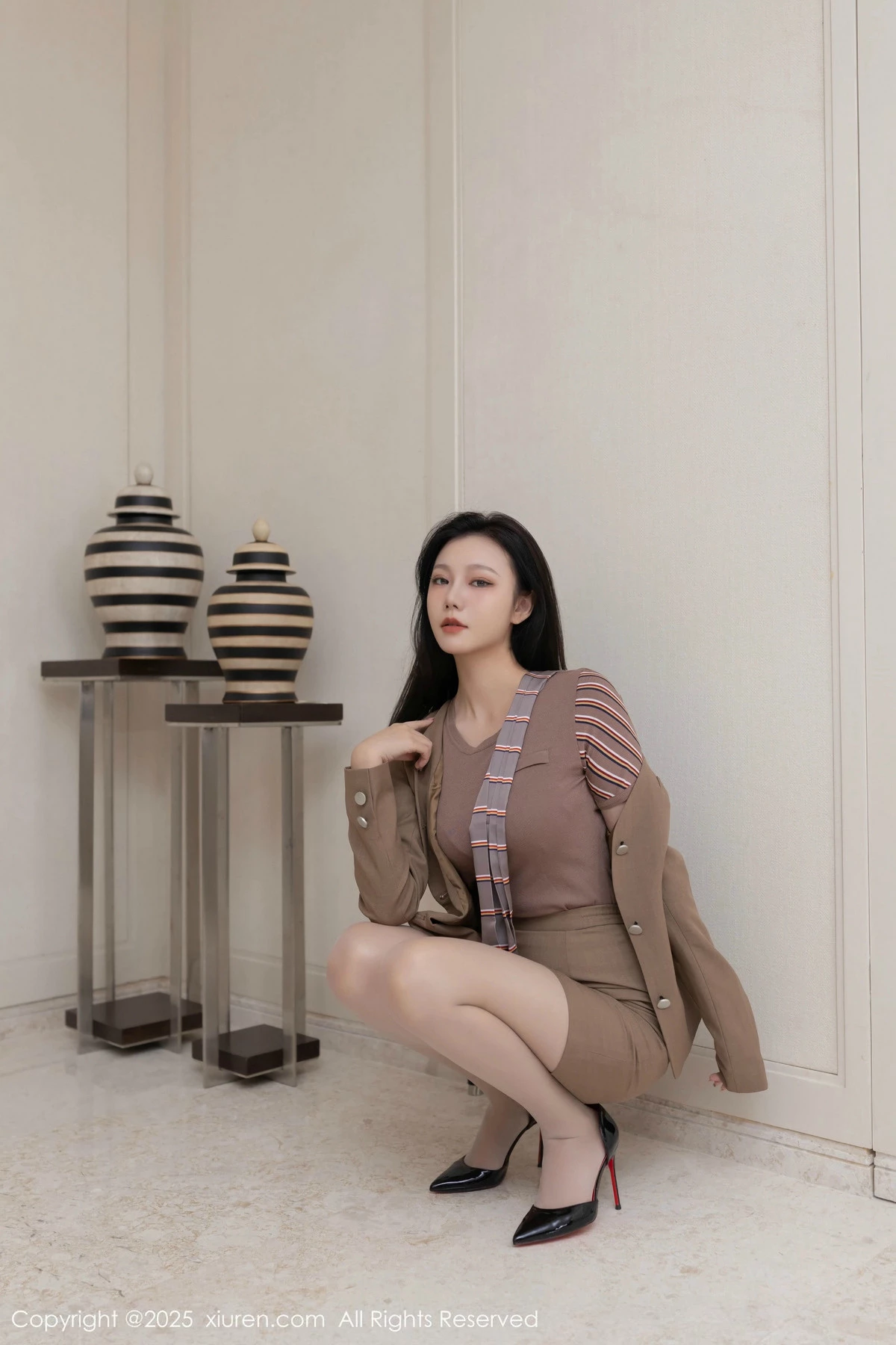 Xgyw.Org_XiuRen第9966期_模特安然anran咖啡色制服露粉色内衣配超薄肉丝秀美腿诱惑写真80P