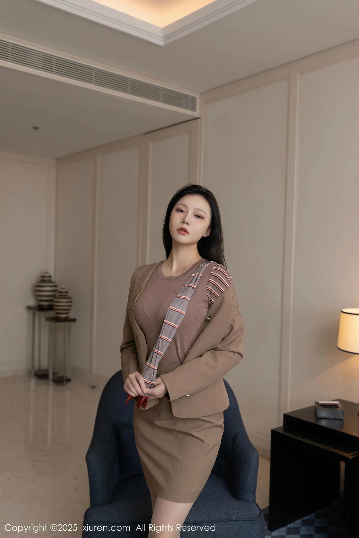 Xgyw.Org_XiuRen第9966期_模特安然anran咖啡色制服露粉色内衣配超薄肉丝秀美腿诱惑写真80P