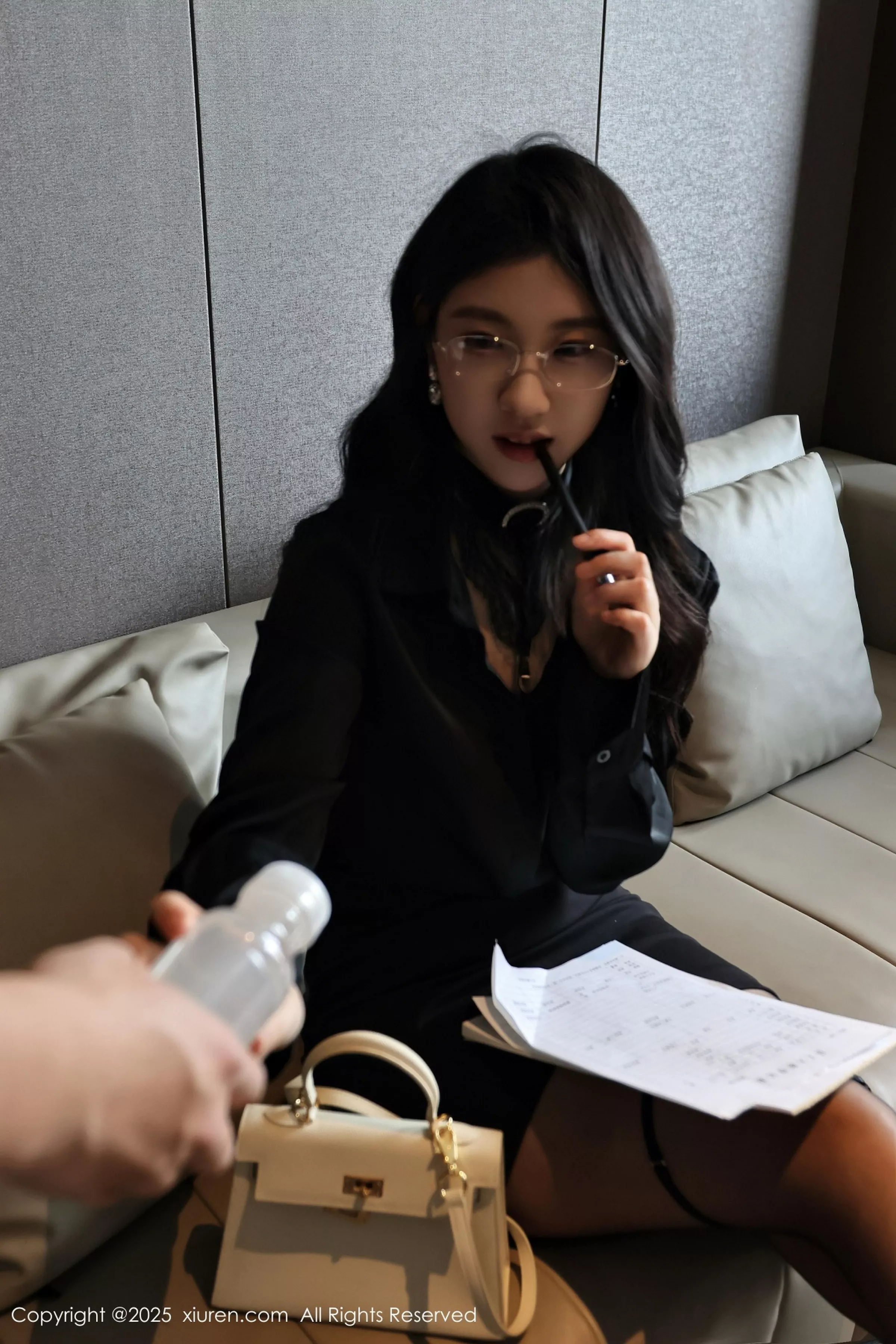 Xgyw.Org_XiuRen第10167期_模特小芭乐性感黑色OL服饰配超薄黑丝秀翘臀美腿完美诱惑写真75P