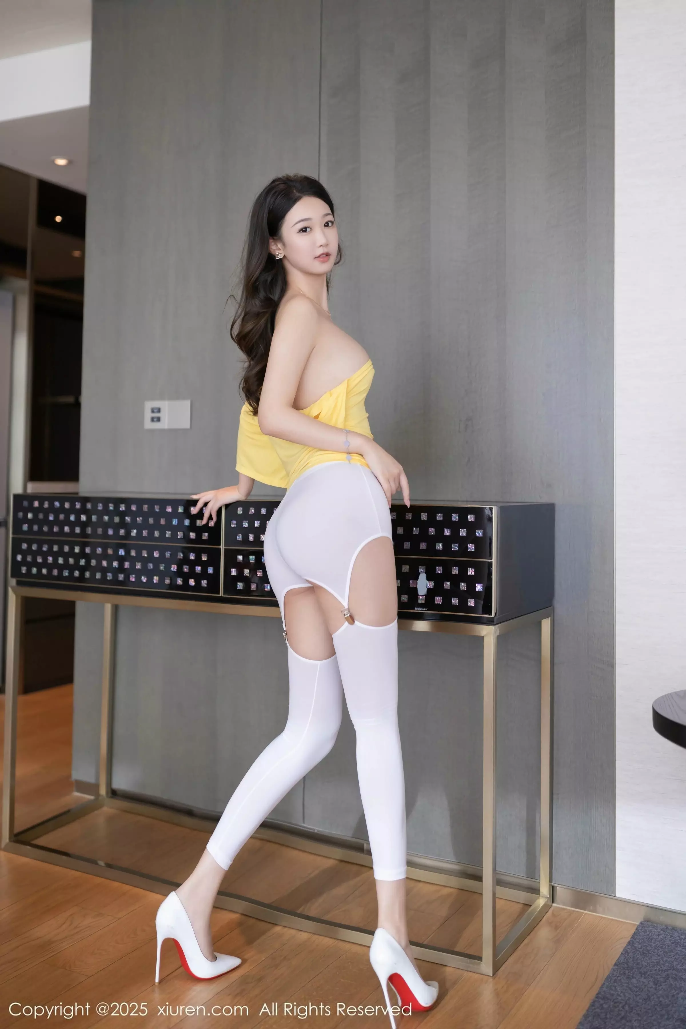 Xgyw.Org_XiuRen第10062期_模特唐安琪性感黄上衣露黄色内衣配白丝吊袜秀曼妙身姿诱惑写真85P