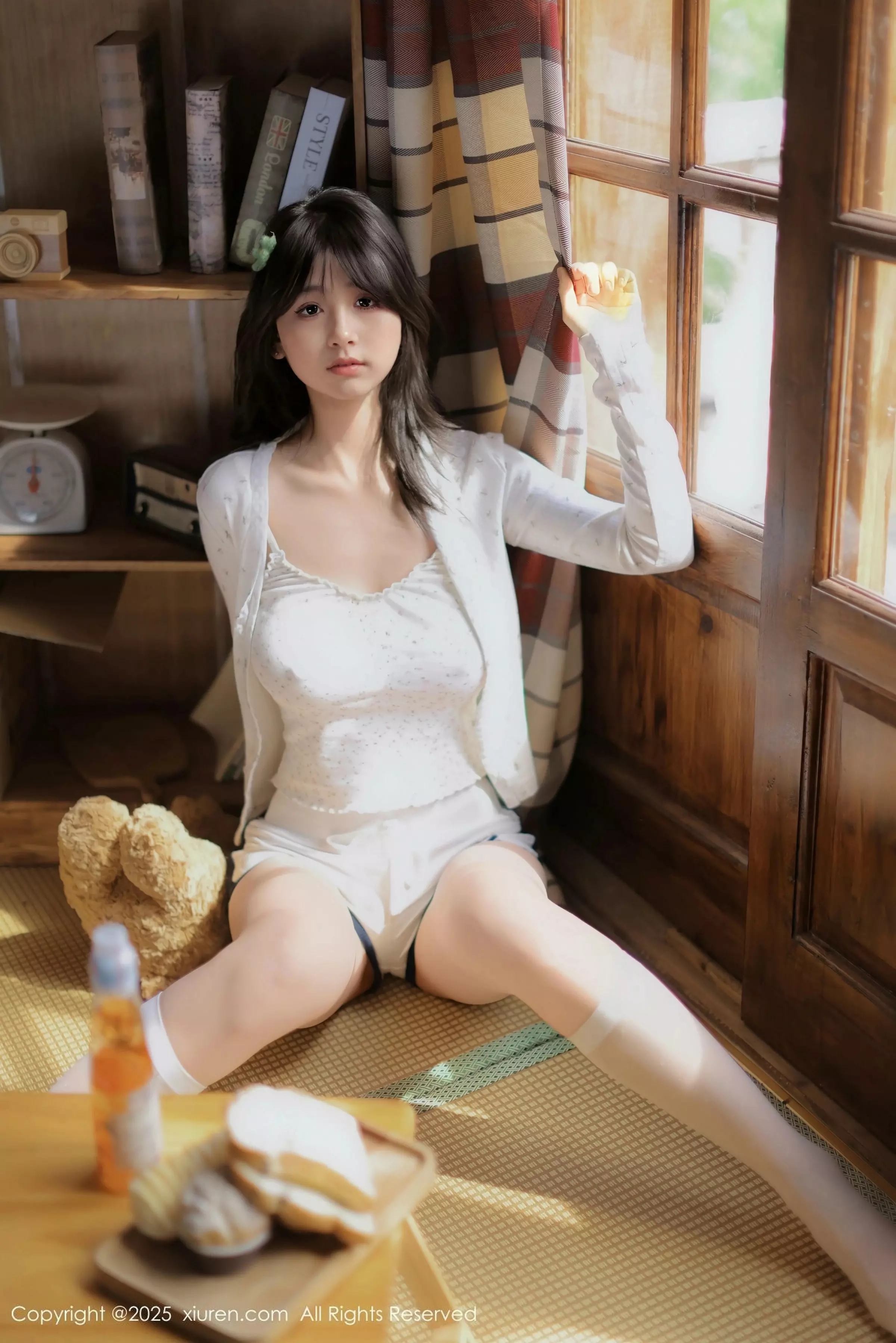 Xgyw.Org_XiuRen第10073期_模特奶芙乔乔性感原木棉吊带配白色丝袜秀凹凸身材完美诱惑写真70P