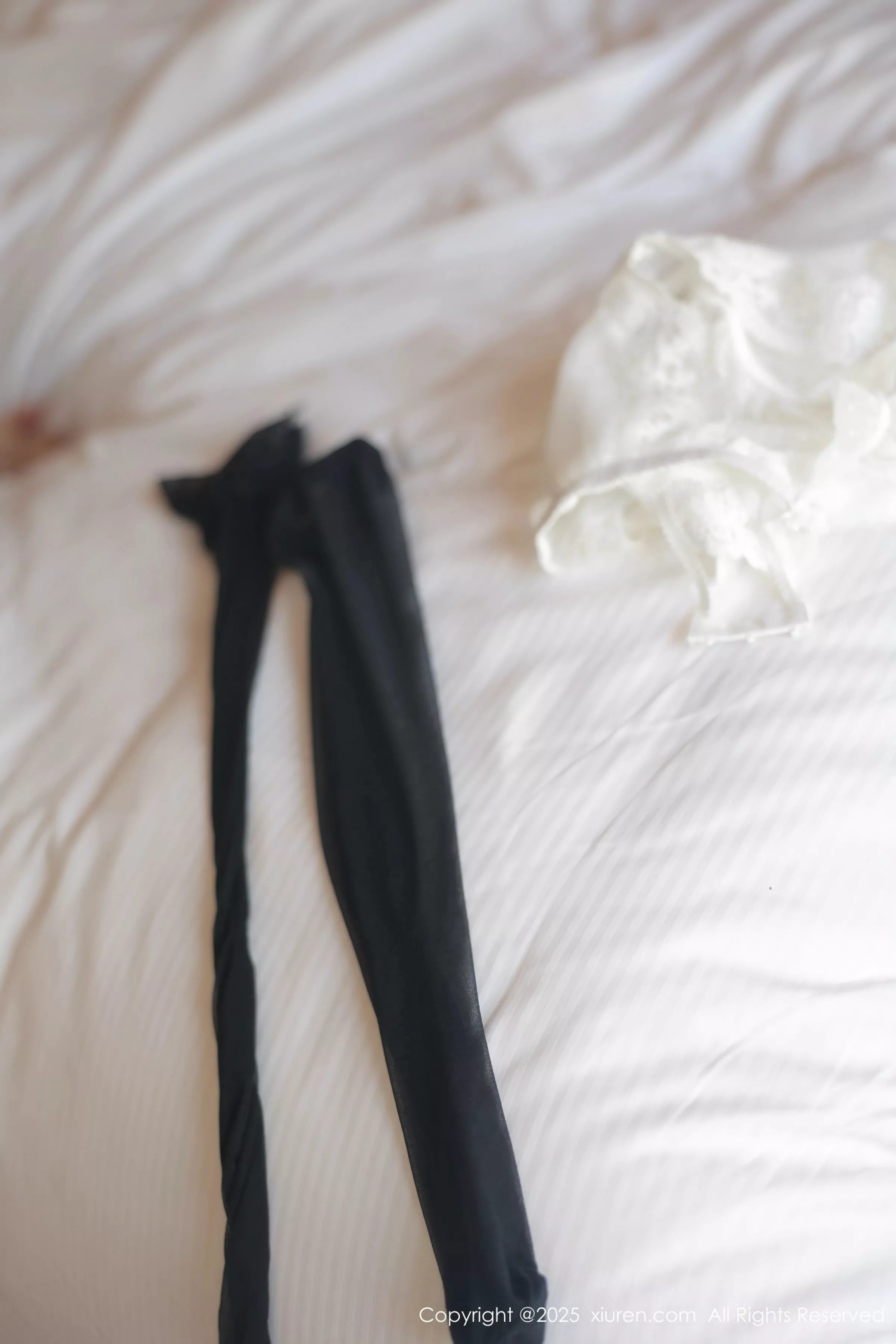 Xgyw.Org_XiuRen第10225期_新人模特小阿蓝性感白色抹胸内衣配黑丝袜秀丰腴身材诱惑写真81P