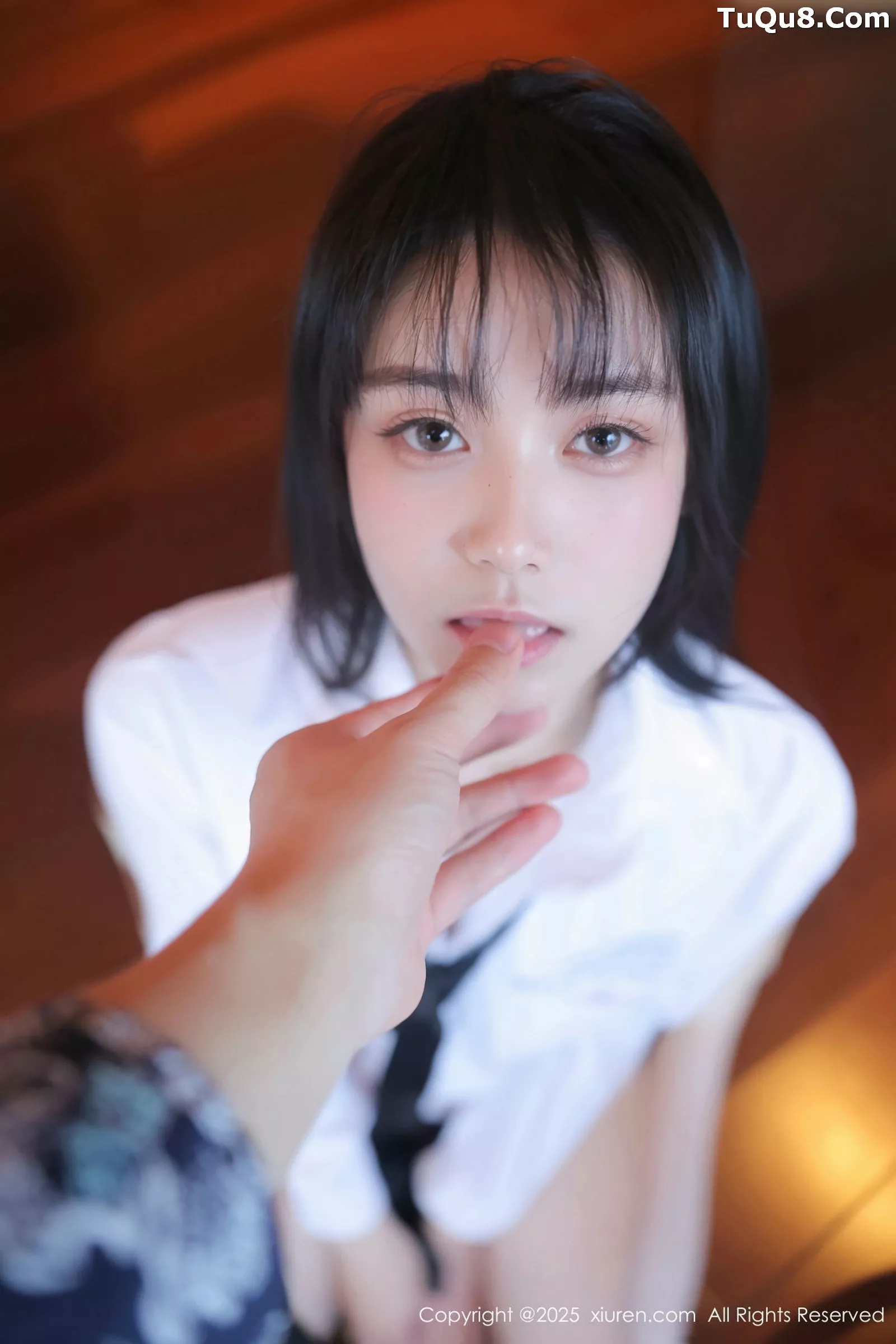 Xgyw.Org_XiuRen第10335期_模特软情性感白色衬衫配黑短裙露白色丝袜秀曼妙身姿诱惑写真64P