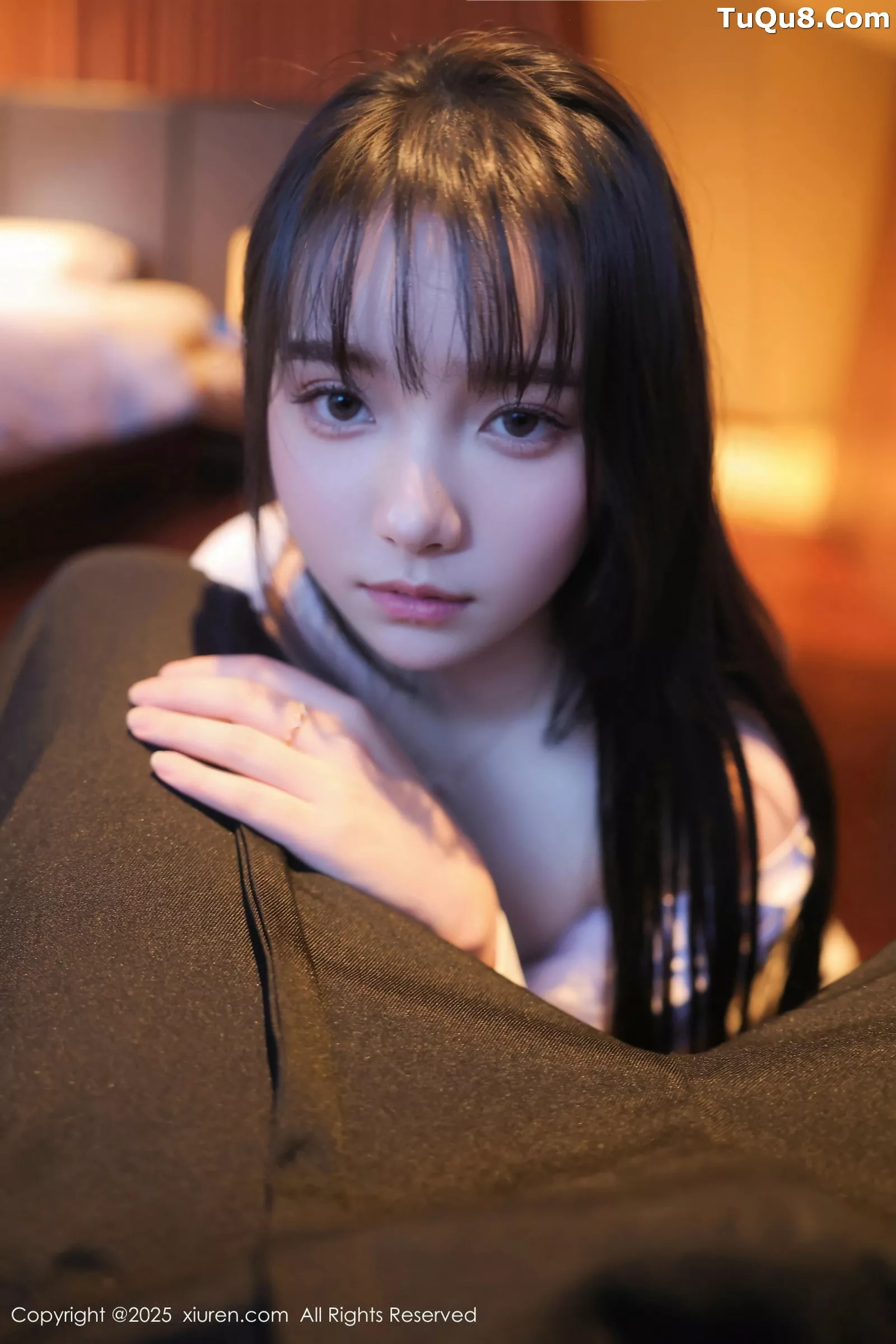 Xgyw.Org_XiuRen第10335期_模特软情性感白色衬衫配黑短裙露白色丝袜秀曼妙身姿诱惑写真64P