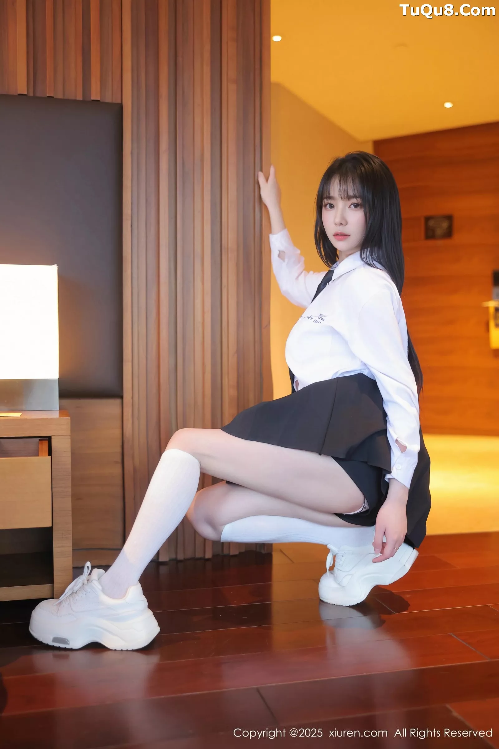 Xgyw.Org_XiuRen第10335期_模特软情性感白色衬衫配黑短裙露白色丝袜秀曼妙身姿诱惑写真64P