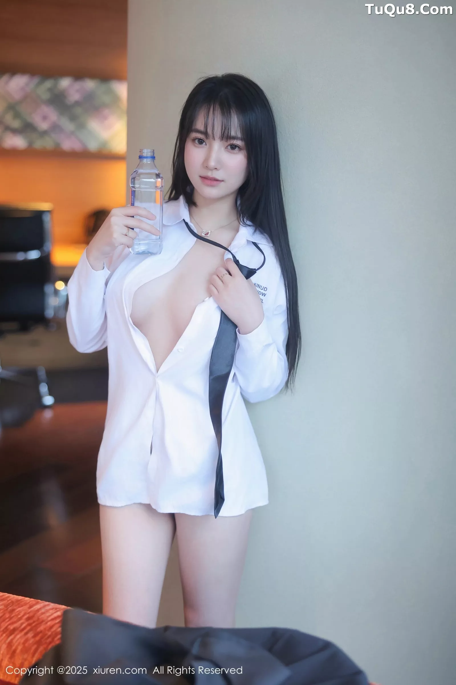 Xgyw.Org_XiuRen第10335期_模特软情性感白色衬衫配黑短裙露白色丝袜秀曼妙身姿诱惑写真64P