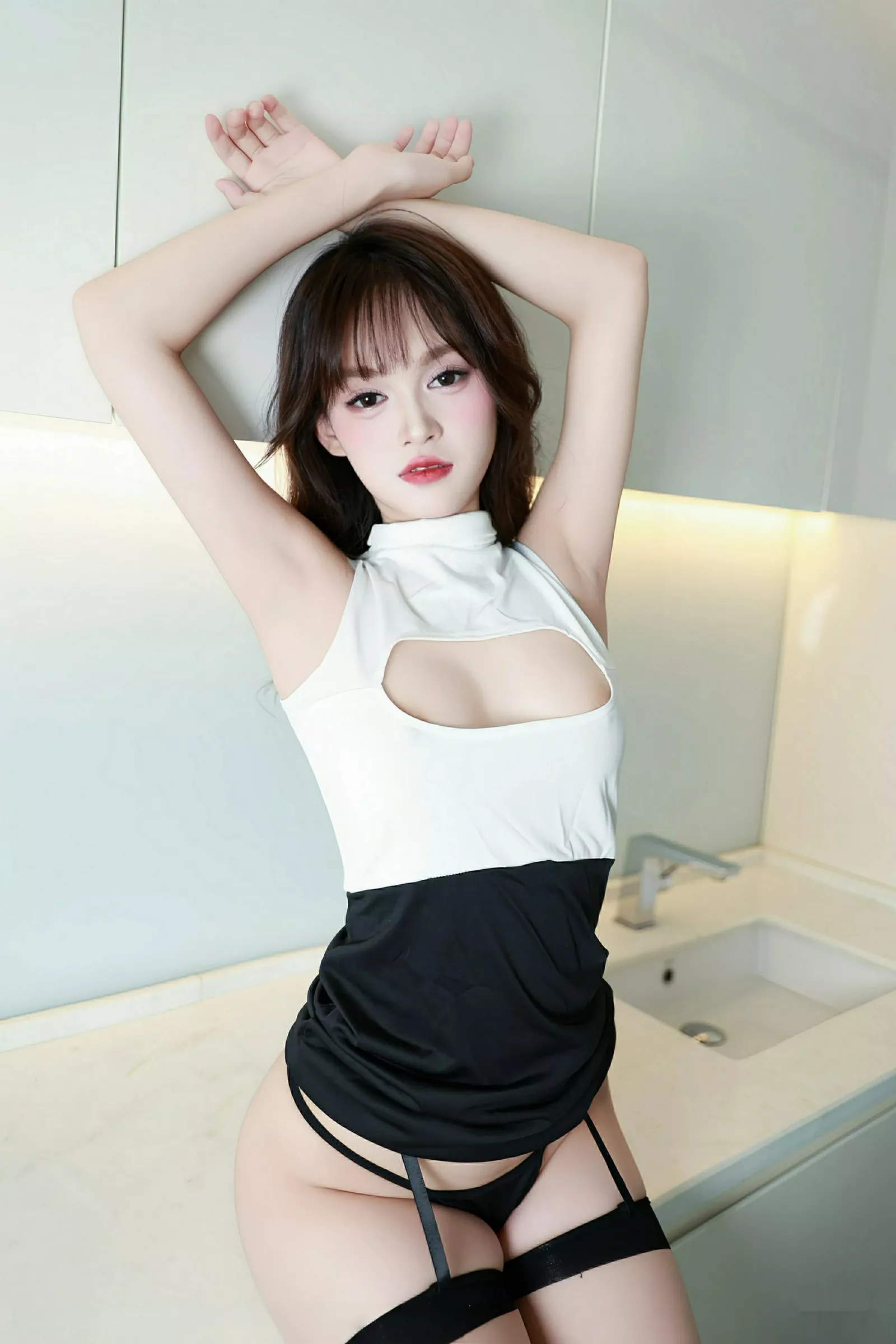 Xgyw.Org_[XiuRen秀人网]No.10590_模特糯咪性感黑色情趣服饰配超薄肉丝秀完美身材迷人诱惑写真80P