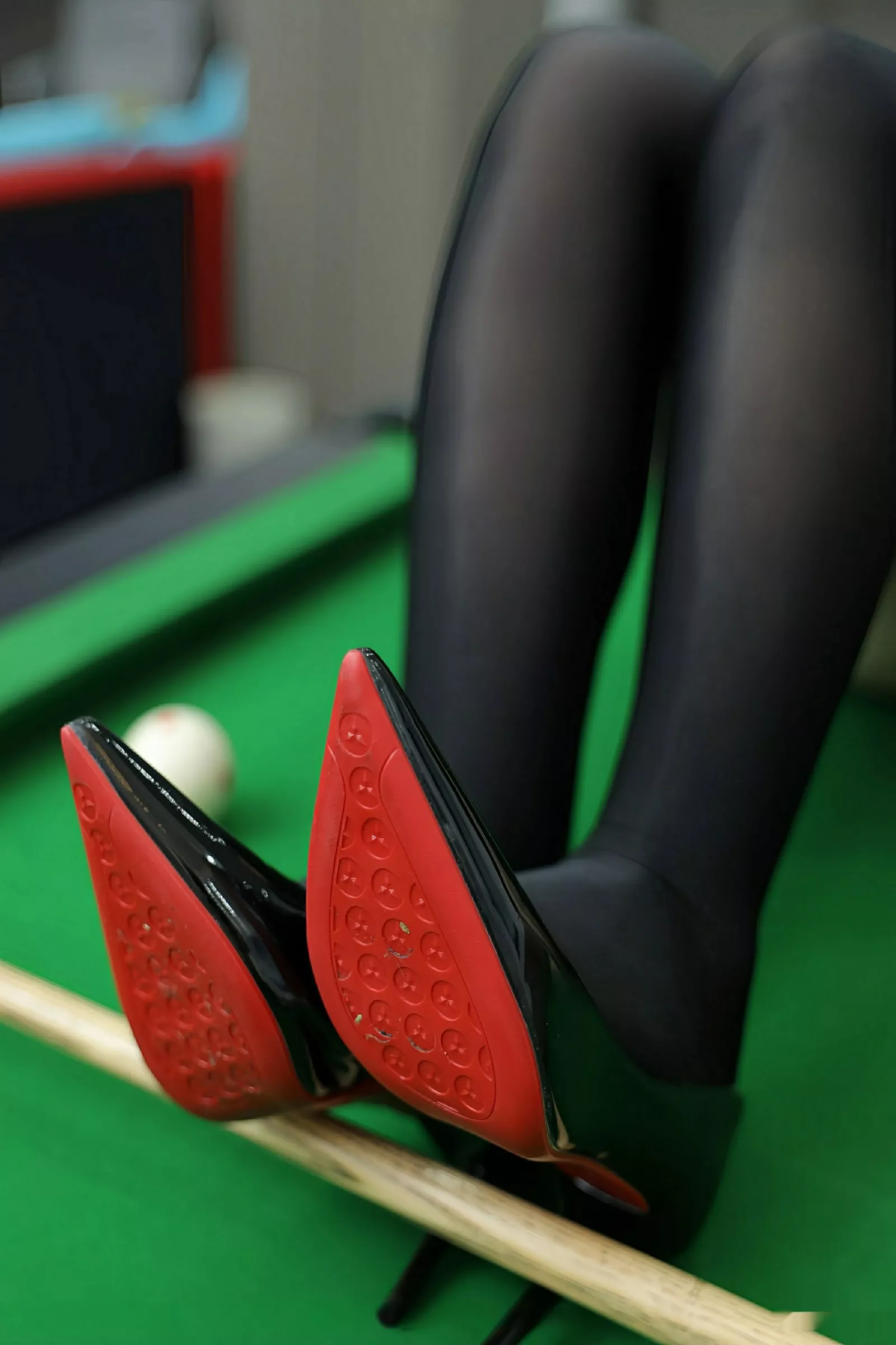 Xgyw.Org_[XiuRen秀人网]No.10572_新人模特李沁恩lrene性感黑色情趣内衣配黑丝吊袜秀美腿诱惑写真80P