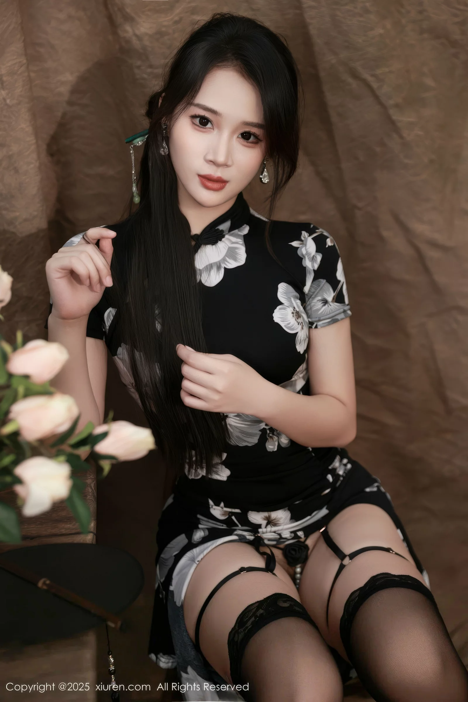 Xgyw.Org_[XiuRen秀人网]No.10655_模特南乔性感黑色旗袍露紫色情趣内衣配黑色丝袜秀美腿诱惑写真72P