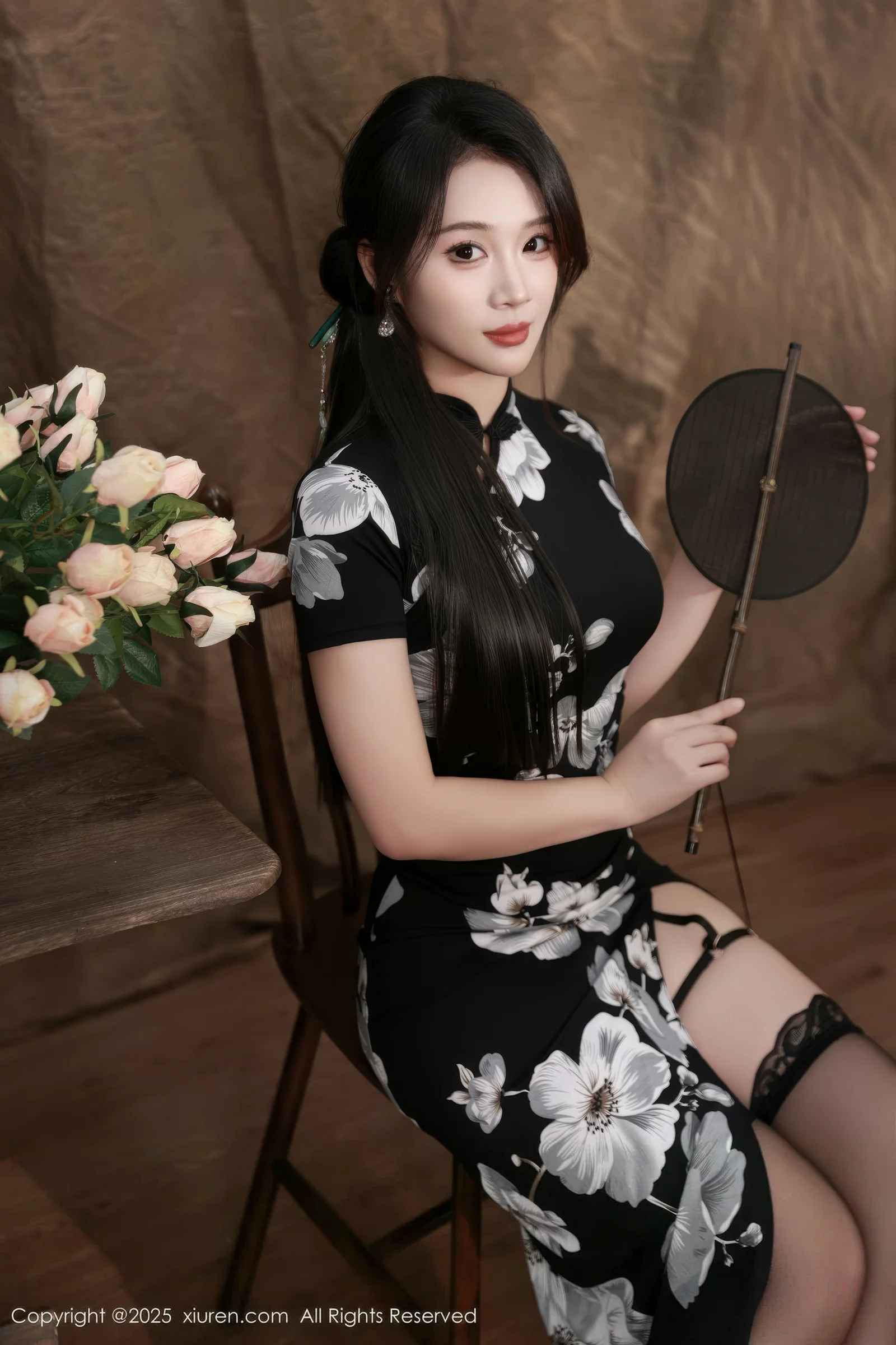 Xgyw.Org_[XiuRen秀人网]No.10655_模特南乔性感黑色旗袍露紫色情趣内衣配黑色丝袜秀美腿诱惑写真72P