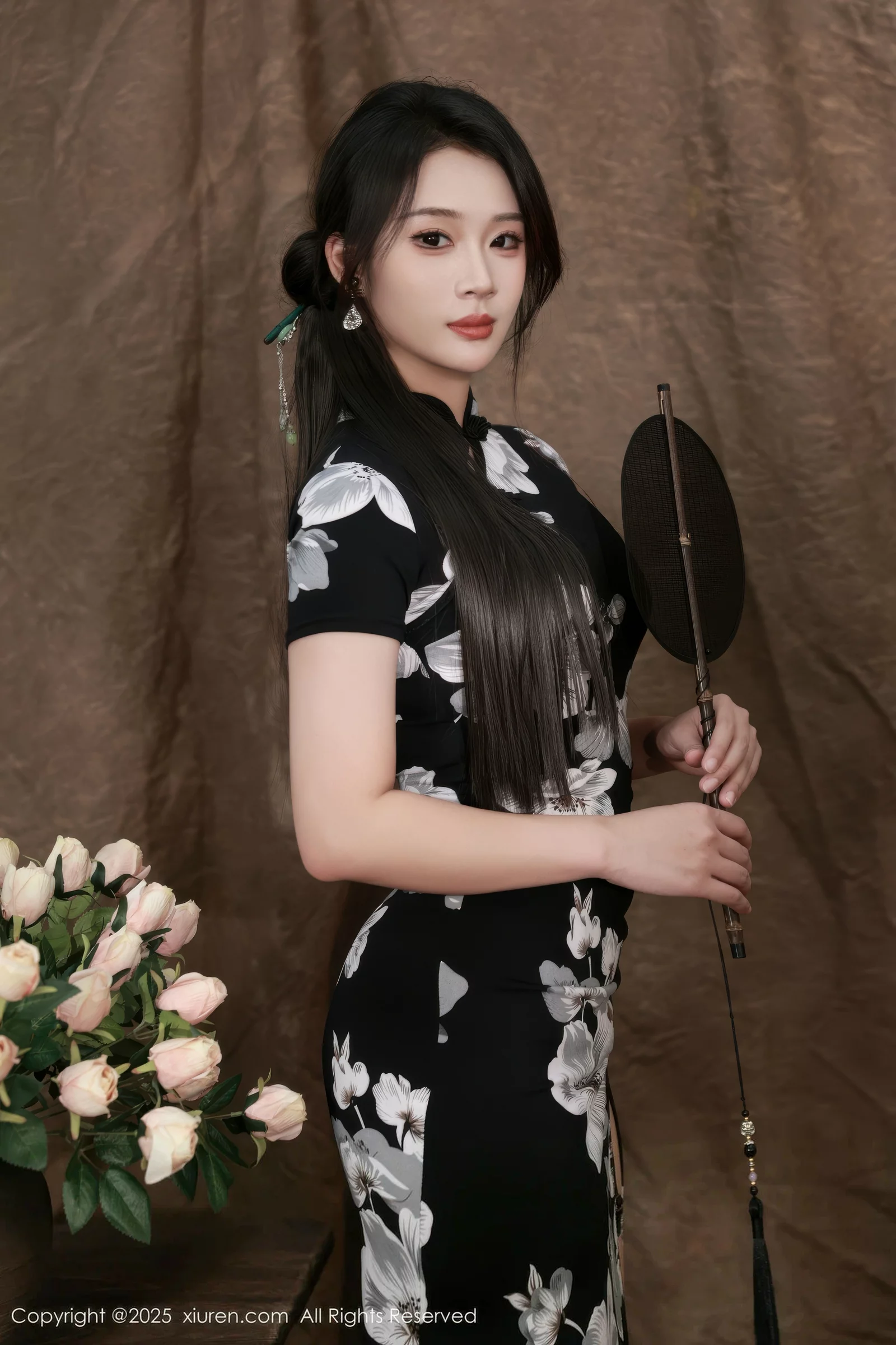 Xgyw.Org_[XiuRen秀人网]No.10655_模特南乔性感黑色旗袍露紫色情趣内衣配黑色丝袜秀美腿诱惑写真72P