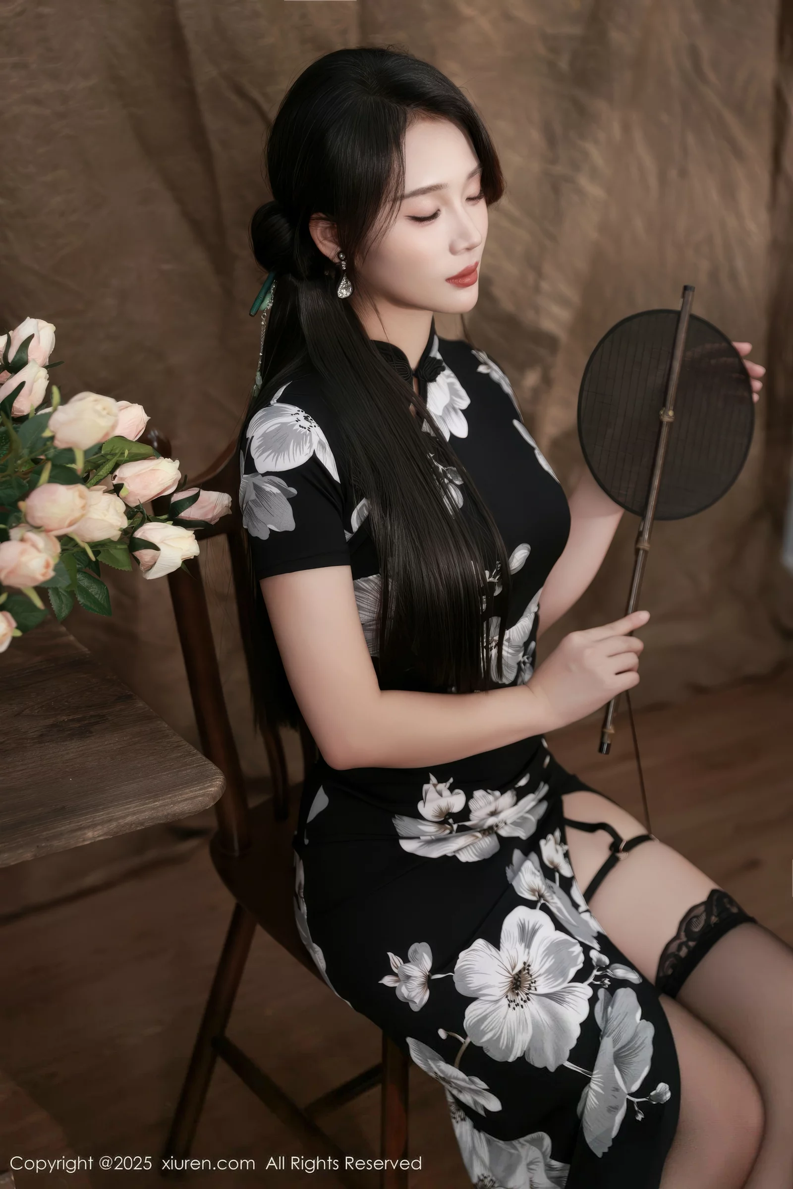 Xgyw.Org_[XiuRen秀人网]No.10655_模特南乔性感黑色旗袍露紫色情趣内衣配黑色丝袜秀美腿诱惑写真72P