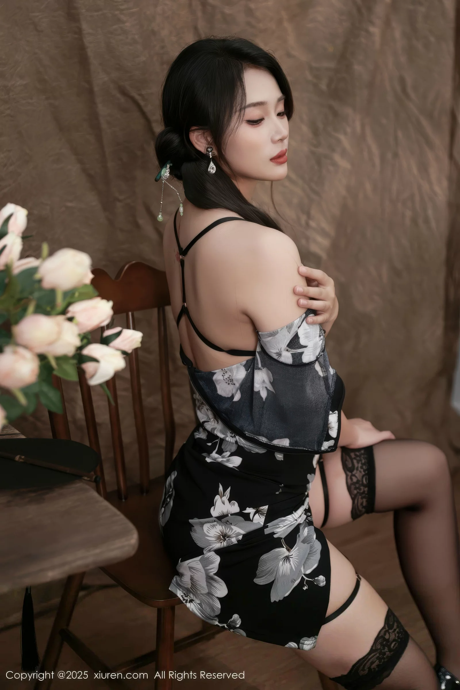 Xgyw.Org_[XiuRen秀人网]No.10655_模特南乔性感黑色旗袍露紫色情趣内衣配黑色丝袜秀美腿诱惑写真72P