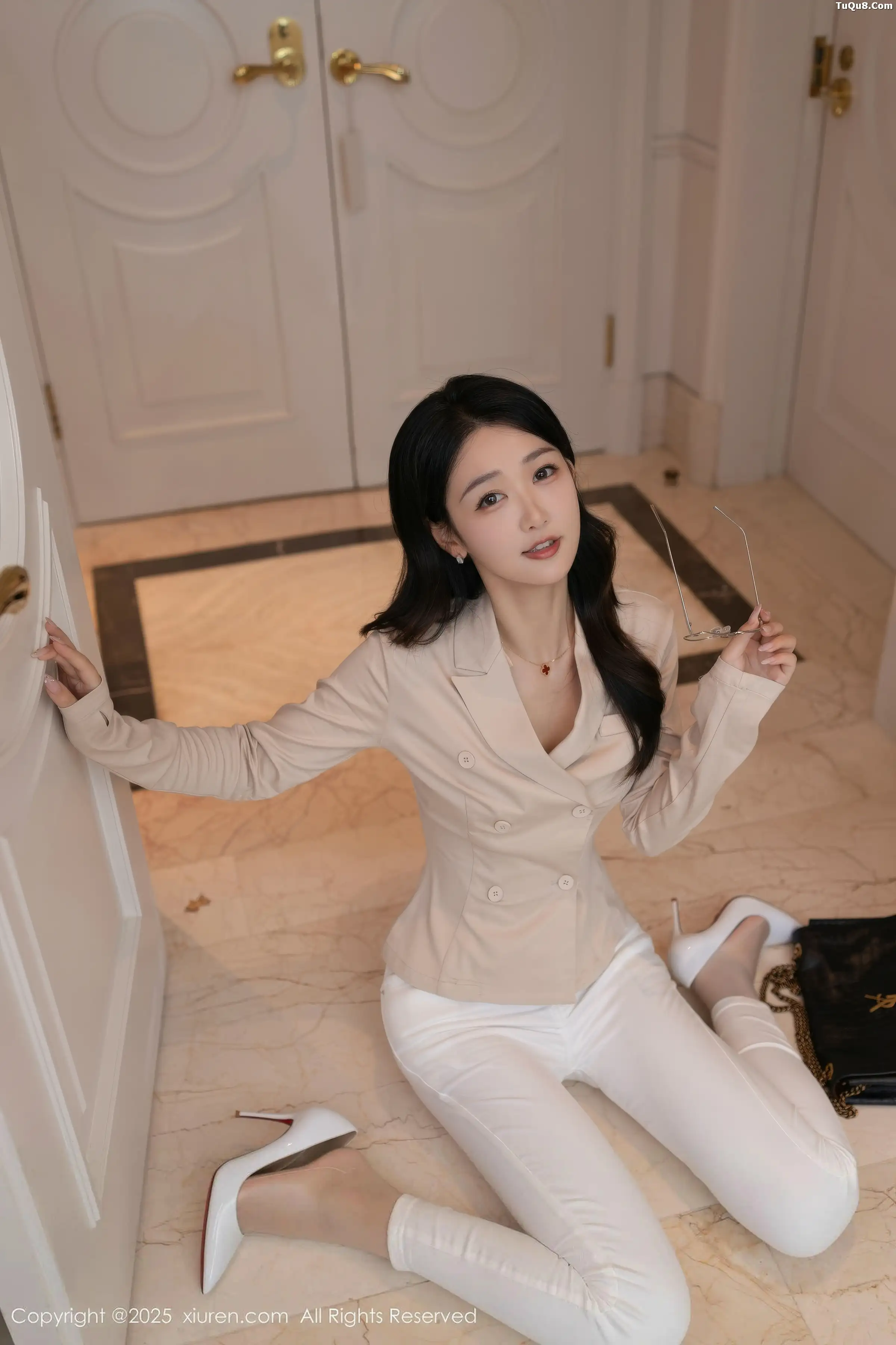 Xgyw.Org_[XiuRen秀人网]No.11053_模特唐安琪性感OL服饰露浅色内衣配超薄肉丝秀曼妙身姿诱惑写真84P