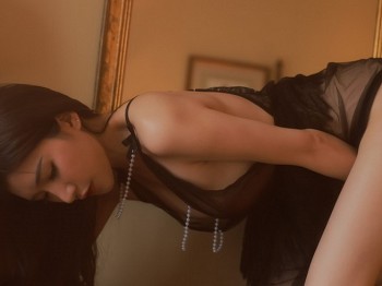 XiuRen第5185期_模特hebe韩心雨澳门旅拍黑色轻透薄纱裙露丁字裤秀翘臀诱惑写真62P