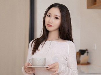 XiuRen第9255期_模特杏子Yada性感白色T恤露黑色蕾丝内衣秀曼妙身姿诱惑写真82P